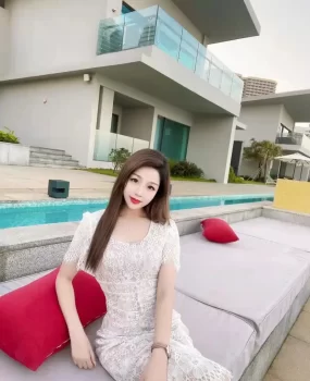 穿短裙都露出内裤了兼职